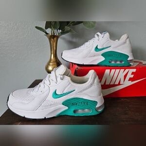 NIKE Women's Air Max Excee Emerald Green, New Size 6 Sneakers!